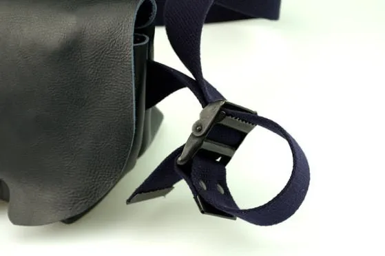 メッセンジャーバッグ (S)/DARK NAVY-FAS