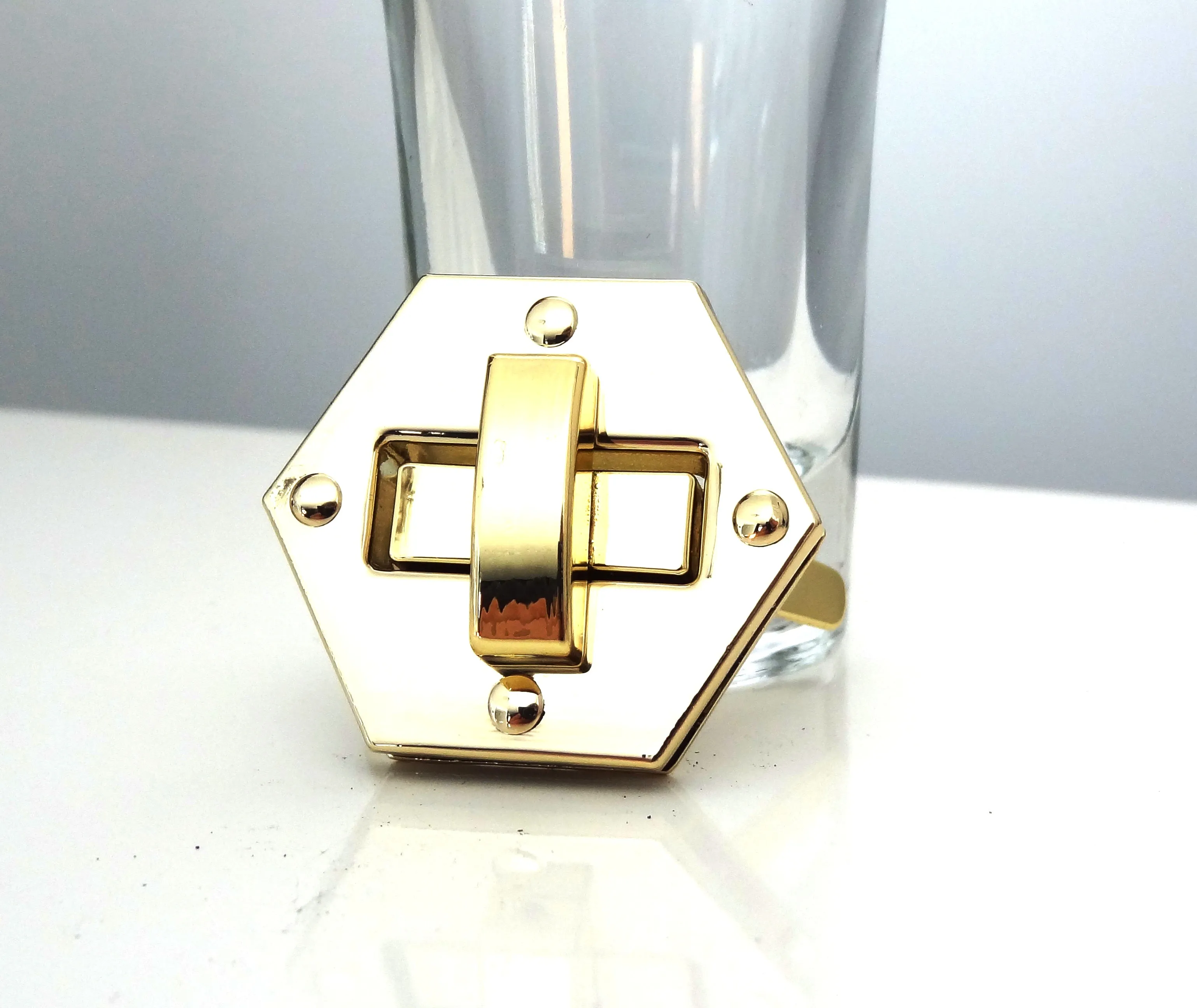 Mini "Hexagon" Twist Lock