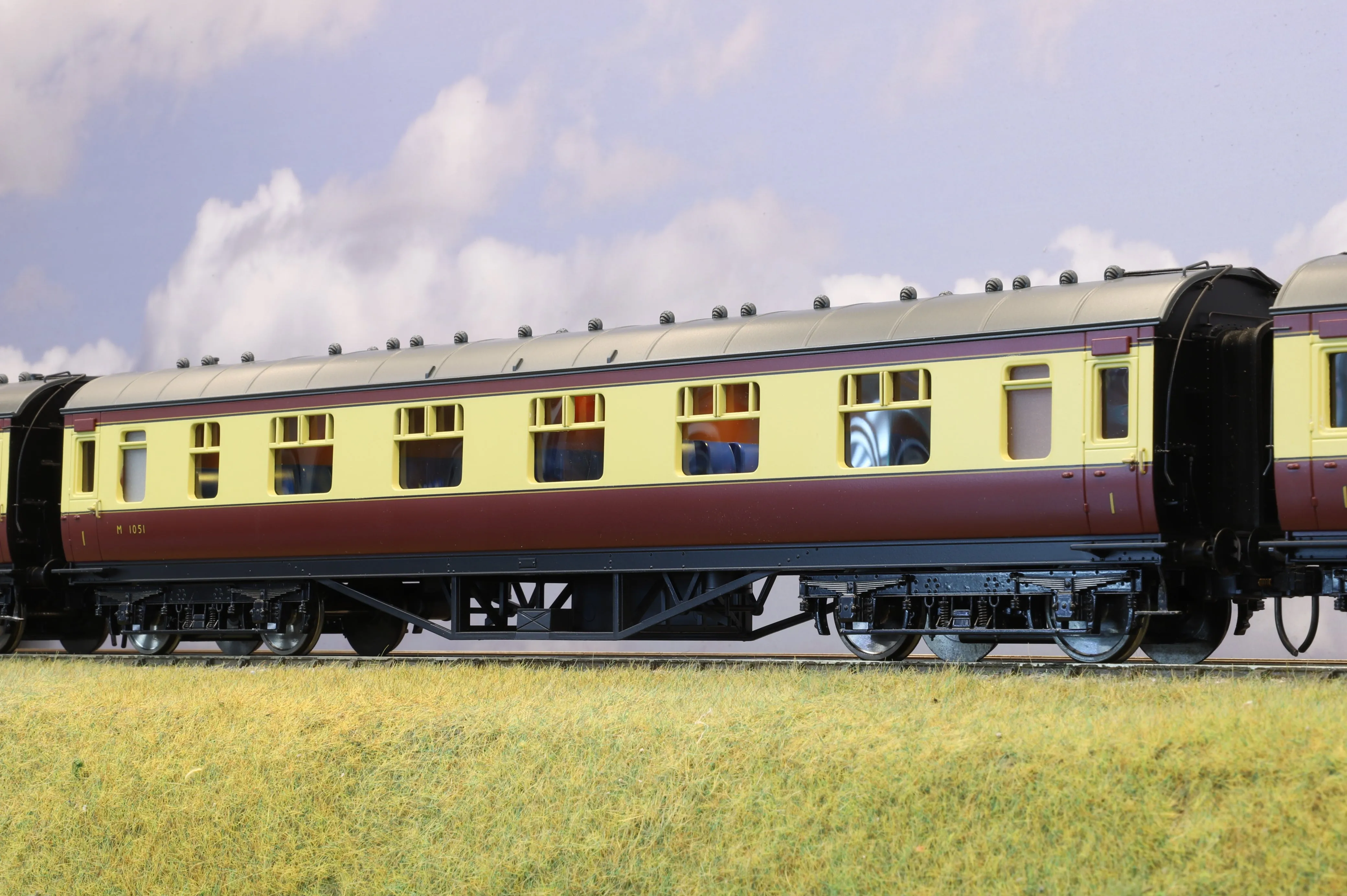 MTH Finescale O Gauge 4-Car ex-LMS Passenger Coach Set BR Crimson & Cream