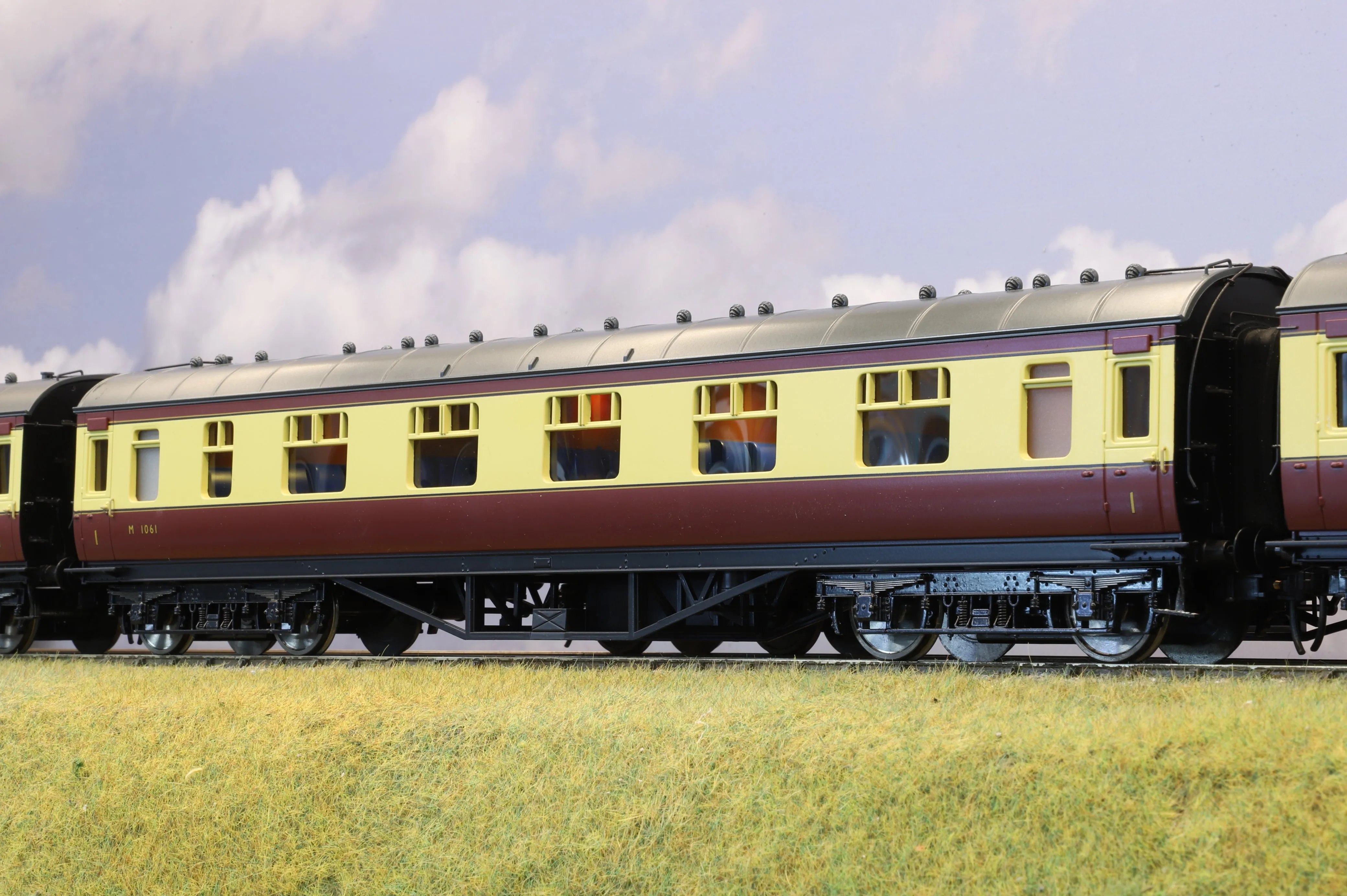 MTH Finescale O Gauge 4-Car ex-LMS Passenger Coach Set BR Crimson & Cream