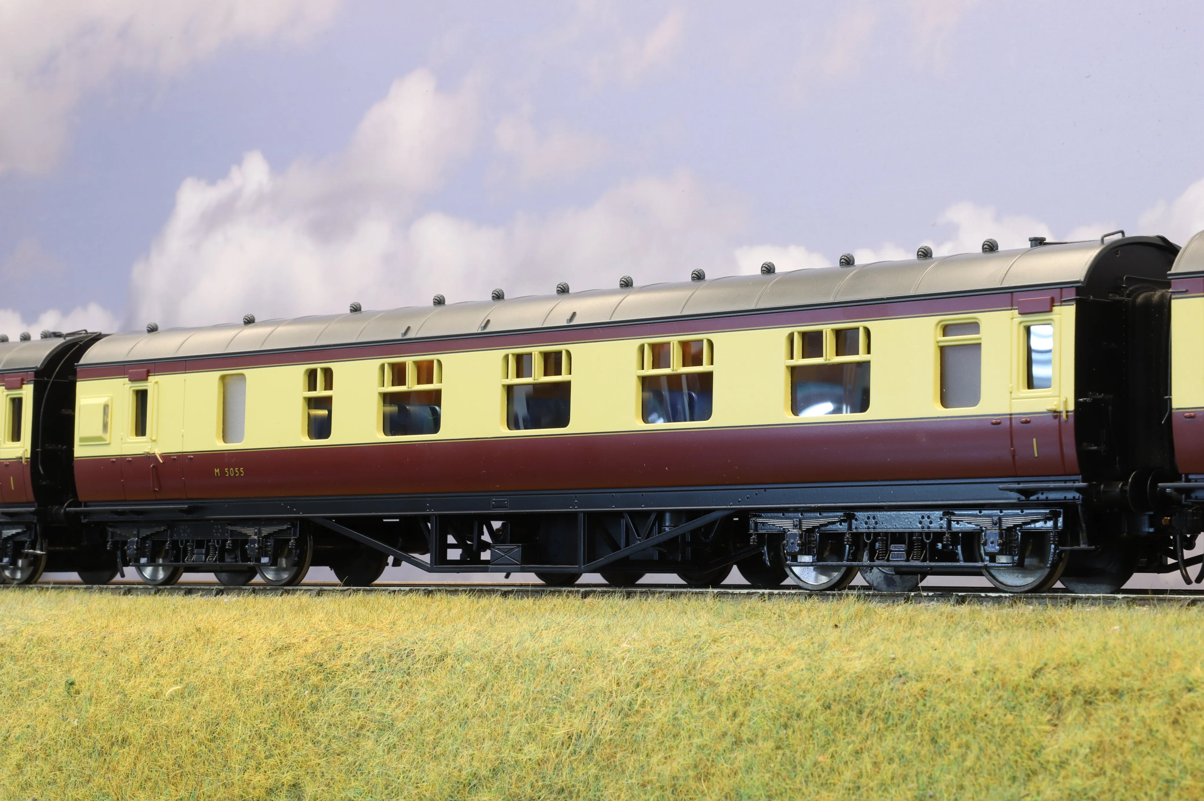 MTH Finescale O Gauge 4-Car ex-LMS Passenger Coach Set BR Crimson & Cream